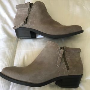 Never Worn..White Mountain Suede Boots Size 81/2 M